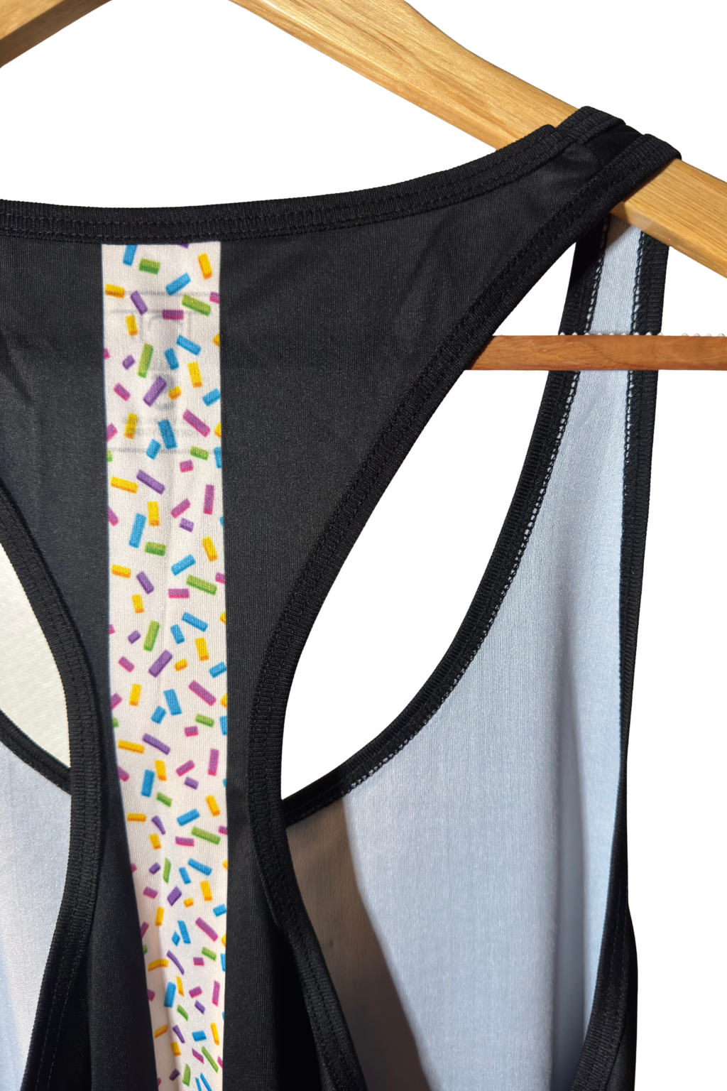 Polera Vainilla Arcoíris Negra "Sin Mangas"