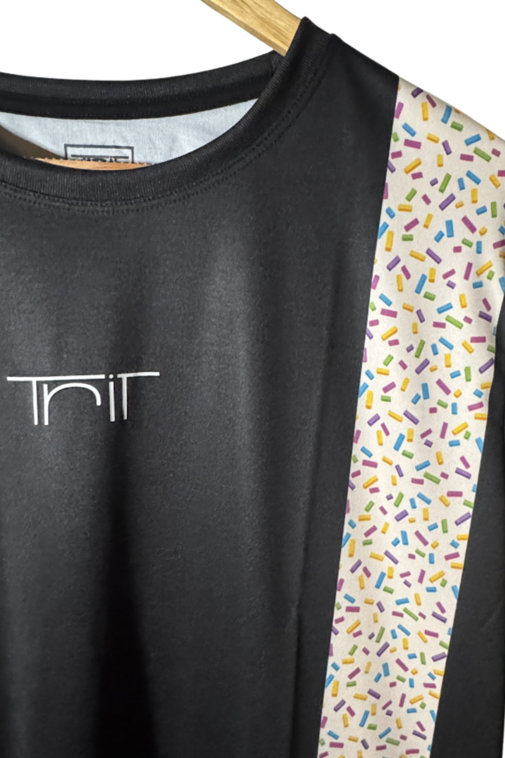 Polera Vainilla Arcoíris Negra